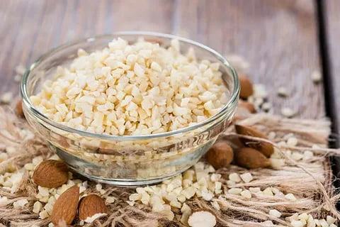 خرید بادام درختی خرد شده + قیمت عالی باکیفیت